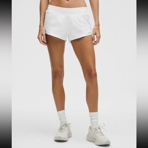 Lululemon Hotty-Hot Low Rise Lined Short 2.5” white size 4